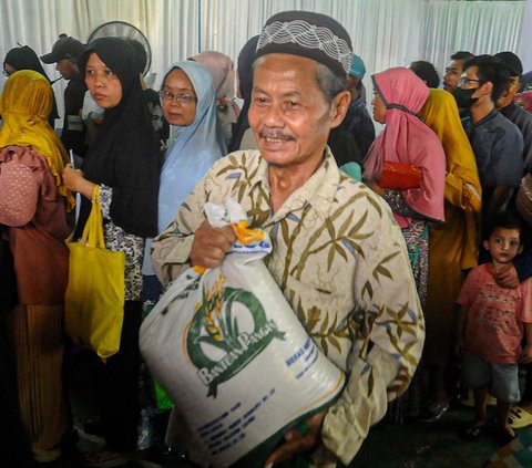 FOTO: Menko Airlangga Bagikan 2.200 BLT El Nino ke Warga Kabupaten Bogor