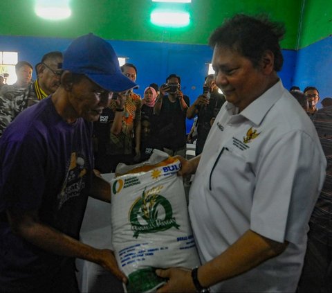 FOTO: Menko Airlangga Bagikan 2.200 BLT El Nino ke Warga Kabupaten Bogor