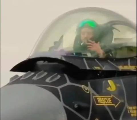 Sosok Cantik Pilot Tempur Wanita AS, Terbangkan F16 Meliuk-Liuk di Angkasa Bikin Deg-degan