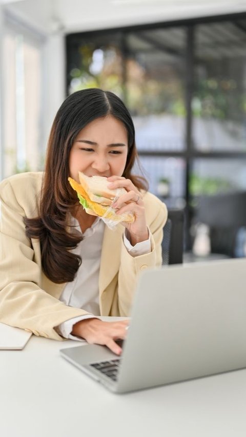 Sering Makan Terburu-buru Karena Nggak Ada Waktu<br>