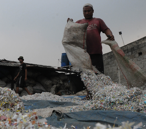 Inovasi BUMN Semen Atasi Krisis Lingkungan, Olah Sampah Jadi Wayang dan Paving Block