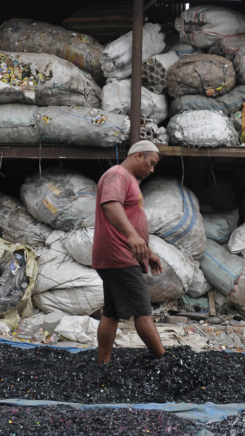 Inovasi BUMN Semen Atasi Krisis Lingkungan, Olah Sampah Jadi Wayang dan Paving Block