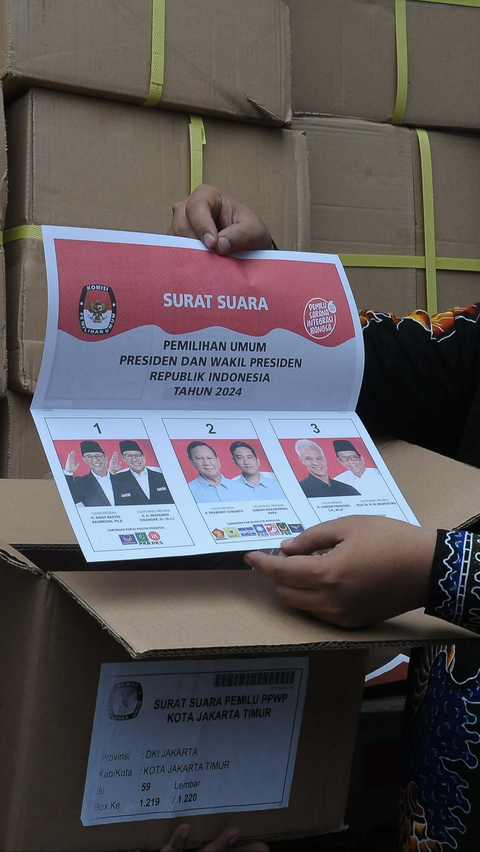 Sementara pasangan calon nomor urut 3, Ganjar Pranowo-Mahfud MD, dalam surat suara itu tampak berbeda dari pada dua paslon lain.
