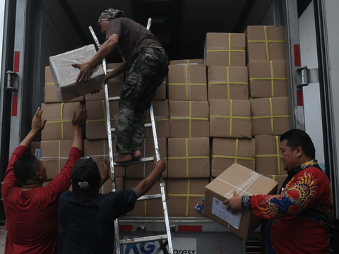 FOTO: Tiba di Gudang Logistik Pulogadung, Ini Penampakan Lembaran Surat Suara Capres dan Cawapres untuk Pemilu 2024