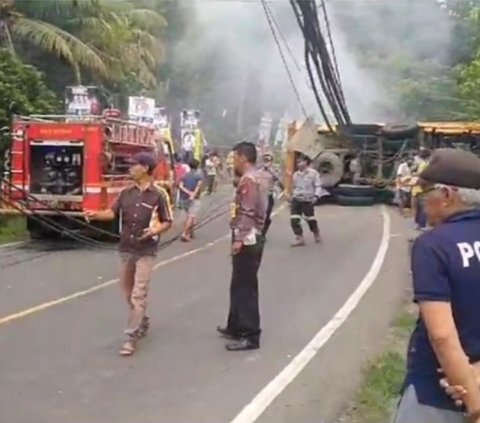 Truk Tronton Hantam Tiang Listrik di Leuwisadeng Bogor, Tewaskan Tiga Orang