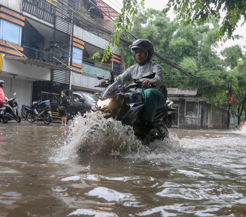 Diguyur Hujan Deras, 18 RT di Jakarta Terendam Banjir Sore Ini