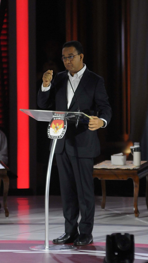 Debat Pilpres: Anies Sindir soal Utang Beli Alutsista Bekas, Prabowo Tertawa Sambil Geleng-Geleng Kepala