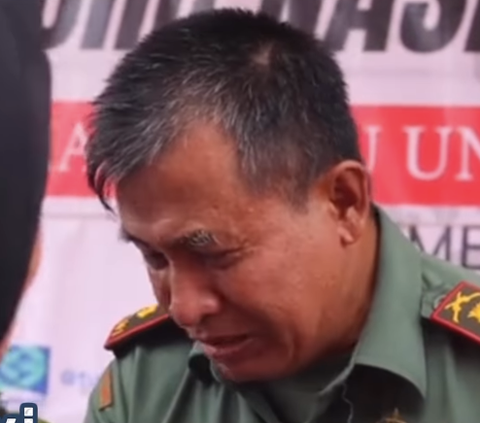 Berseragam Lengkap, Letkol TNI Menangis Tersedu-sedu di Depan Banyak Orang Gara-gara ini