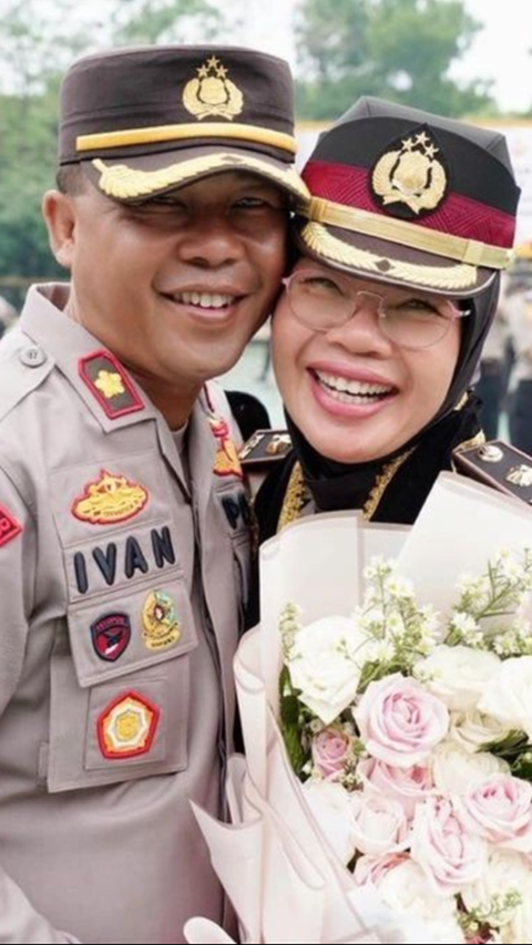 Sama-Sama Perwira, Momen Manis Kompol Ivan Hadiri Kenaikan Pangkat Sang Istri, Ada Jenderal Polisi