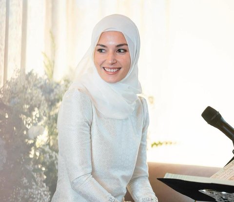 Portrait of Elegant Attire and Flawless Makeup of Prince Mateen's Bride-to-be at the Khatam Al-Qur'an Event