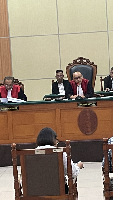 Haris Azhar dan Fatia Maulidiyanti Divonis Bebas Kasus Dugaan Pencemaran Nama Luhut Pandjaitan