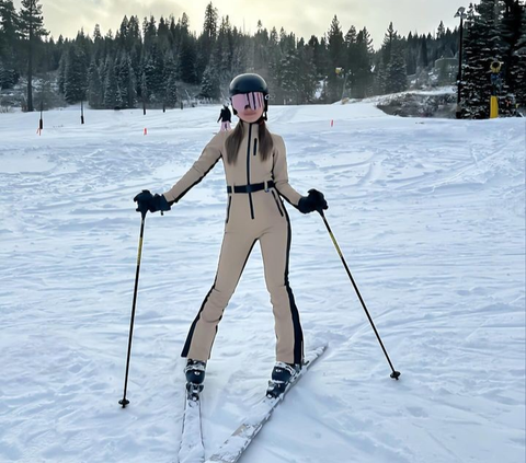 7 Potret Cantik Natasha Wilona saat Main Ski di Amerika Serikat, Penampilannya Bikin Salfok