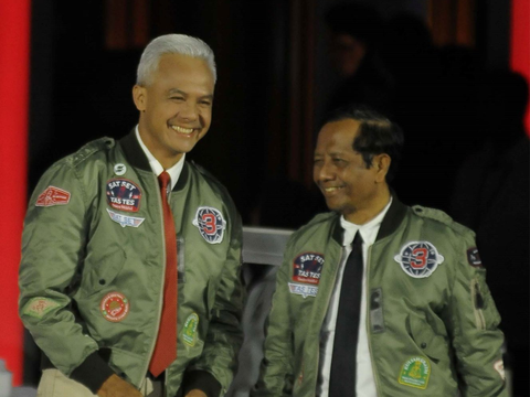 Meaning of Many Patches Attached to Top Gun-style Bomber Jacket of Ganjar-Mahfud