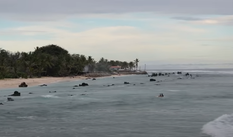 Lantaran berada di tengah laut lepas, Nauru menjadi daratan yang jarang dikunjungi banyak orang, entah sebagai hunian atau sekadar destinasi wisata.