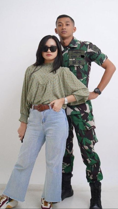 Ulfi and her TNI lover have been dating since 2022.