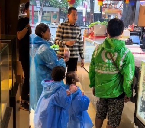 Traktir Anak Driver Ojol yang Ikut Ambil Orderan saat Hujan, Pria ini Banjir Doa Baik