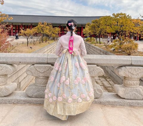 Titi Kamal and Fujianti Showcase Their Beauty Using Hanbok