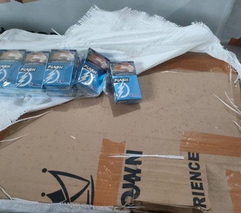 Lagi Patroli Darat, Bea Cukai Temukan 95 Ribu Rokok Ilegal dalam Paket Jasa Ekspedisi