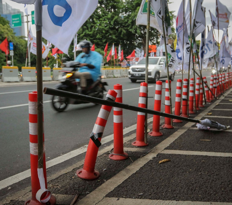 FOTO: Alat Peraga Kampanye Melunturkan Keindahan Pemandangan Ibu Kota Jakarta