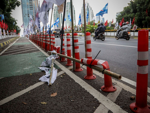 FOTO: Alat Peraga Kampanye Melunturkan Keindahan Pemandangan Ibu Kota Jakarta