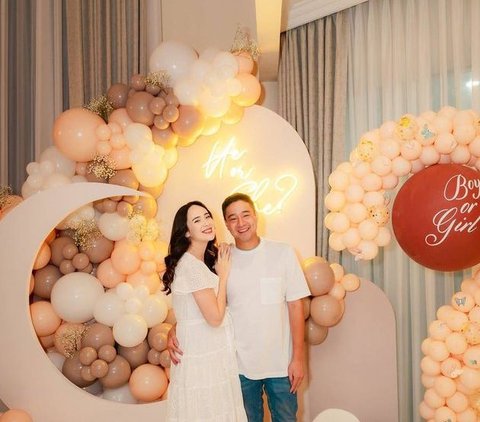 Momen Bahagia Pamela Bowie Gelar Gender Reveal, ini Jenis Kelamin Calon Anak Pertamanya