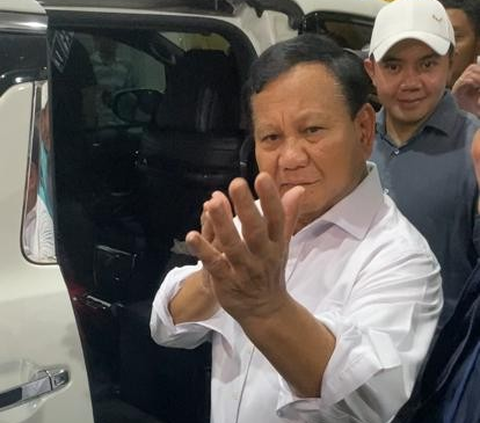 Momen Prabowo Joget Silat dan 'Manyun' Tanggapi Pertanyaan soal Serangan Anies di Debat Capres