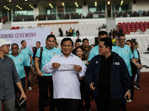 FOTO: Momen Prabowo Subianto Didampingi Erick Thohir Teken Kerjasama dengan Akademi Sepakbola untuk Melahirkan Atlet Muda Lokal Berprestasi