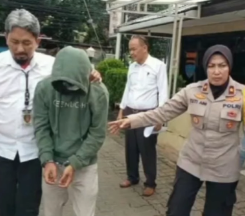 Ditangkap Polisi, ini Tampang Pelaku Pembacok & Penyiram Air Keras Pedagang Pasar Kramat Jati Hingga Tewas