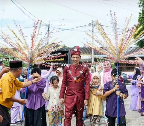 Viral Momen Haru Pengantin Pria Seorang Diri di Pelaminan, Curi Perhatian Warganet