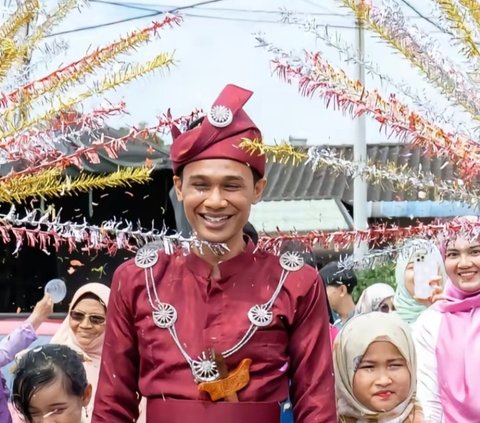 Viral Momen Haru Pengantin Pria Seorang Diri di Pelaminan, Curi Perhatian Warganet