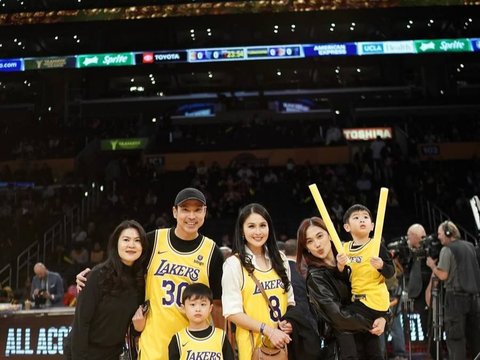 Nonton Basket dengan Fasilitas VVIP, ini 10 Potret Keseruan Sandra Dewi dan Keluarga saat Diundang Nonton NBA di Amerika