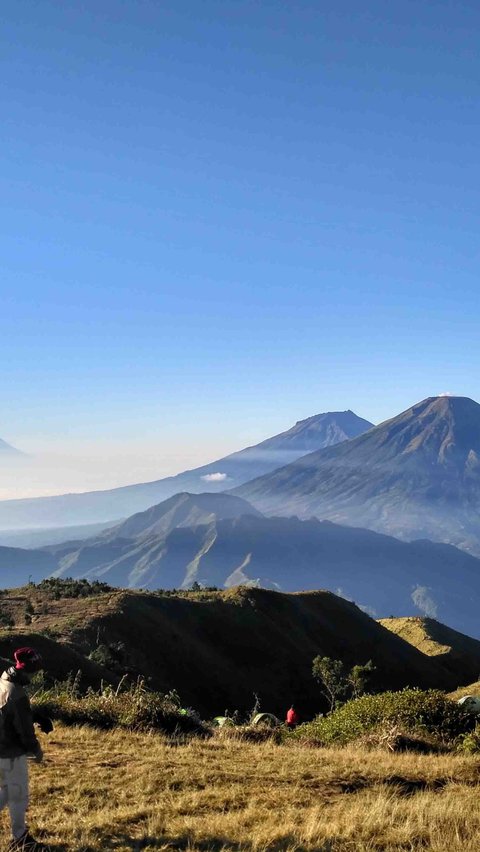 8. Gunung Prau