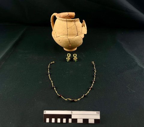Tengkorak Zaman Romawi Dikubur Bersama Perhiasan Emas dan Sepatu Kulit Mahal, Sosoknya Bukan Orang Sembarangan