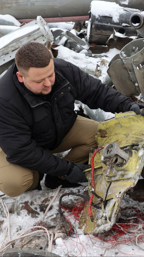 Juru bicara kantor kejaksaan Ukraina, Dmytro Chubenko, mengatakan rudal tersebut memiliki perbedaan visual dan teknis dibandingkan dengan model rudal buatan Rusia. <br>