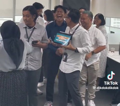 Viral Momen Lamaran di Kantor dengan Adu Pantun, Ternyata Begini Persiapannya