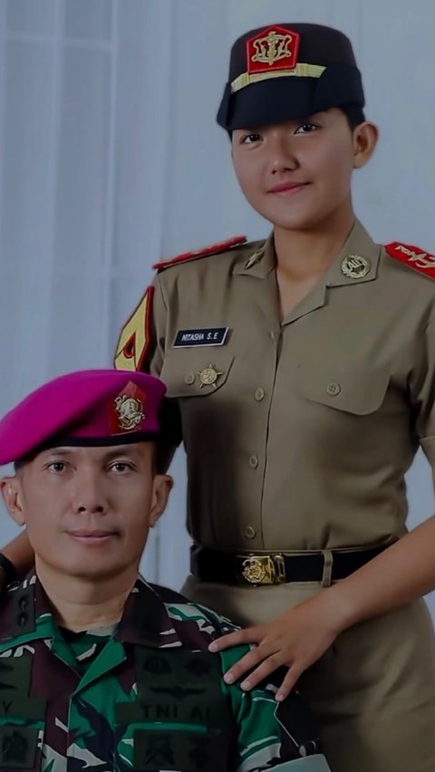 <b>6 Potret TNI Edy Effendi bareng Sang Anak yang Jadi Taruni, Pose Pakai Seragamnya Curi Perhatian</b><br>