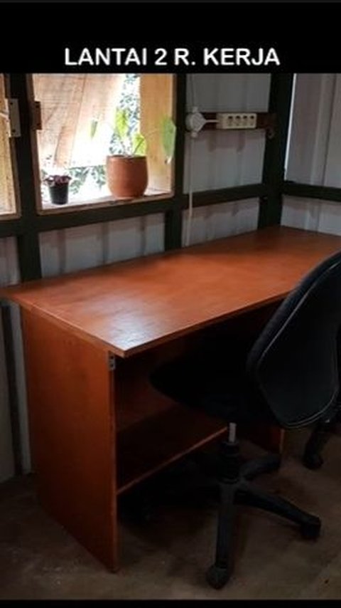 There is also a workspace that is entirely made of wood.