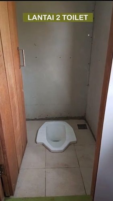 Toiletnya pun tampak sederhana namun tetap nyaman digunakan