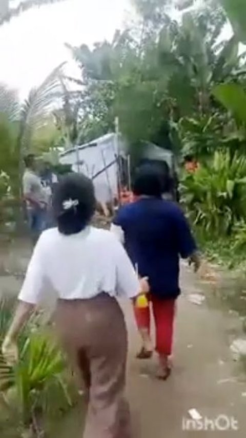 Viral Diprotes Emak-Emak, Lapak Judi dan Narkoba di Medan Dibakar Polisi