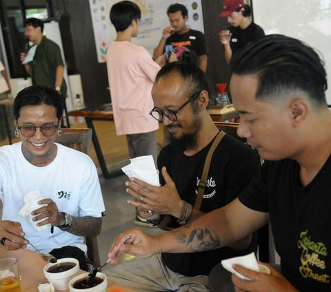 FOTO: Melihat Keseruan Lomba Barista di Pusat Pelatihan Kerja Daerah Jakarta