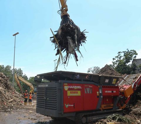 FOTO: Intip Pengolahan Puluhan Ton Sampah Sungai Ciliwung Menjadi Pupuk Kompos dan Bahan Bakar di TB Simatupang