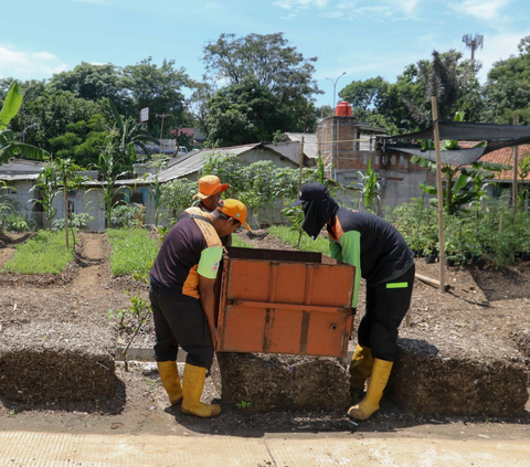 FOTO: Intip Pengolahan Puluhan Ton Sampah Sungai Ciliwung Menjadi Pupuk Kompos dan Bahan Bakar di TB Simatupang