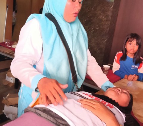 Ibu-Ibu di Jambi Pingsan Saat Hendak Foto Bareng Prabowo