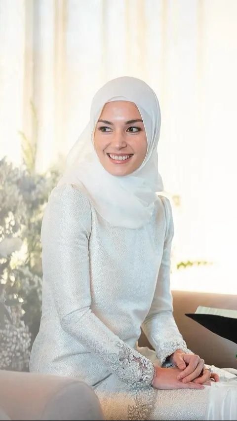 Potret Cantik Anisha Isa Berhijab Gelar Pengajian Jelang Menikah dengan Pangeran Abdul Mateen<br>
