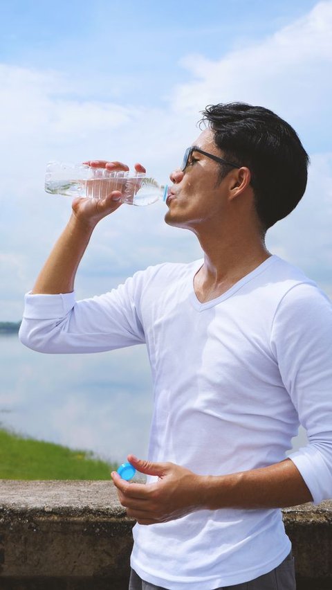Suka Minum Air Putih? Ketahui Manfaat Baiknya Bagi Kesehatan