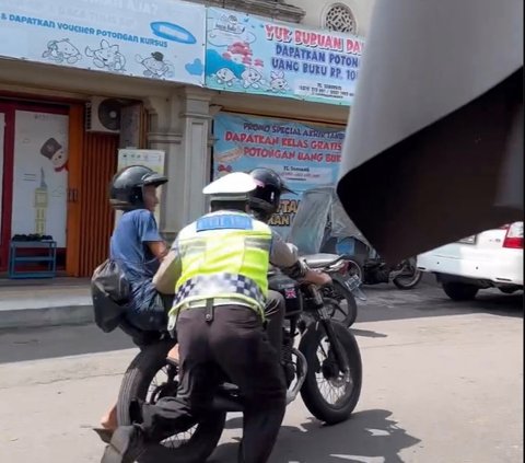 Niat Tertibkan Pengguna Jalan, Polisi Ini Nyaris Terseret Motor