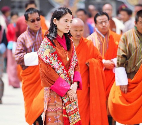 The Charm of Queen Jetsun Pema of Bhutan in Traditional Attire