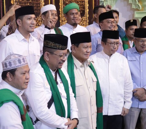 FOTO: Momen Prabowo Hadiri Silaturahmi Ribuan Umat-Ulama dan Kunjungi Bayt Al-Quran Al Akbar di Palembang