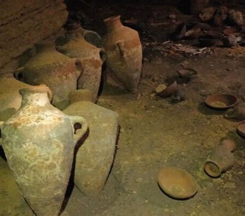 Closed for 3,300 Years, This Pharaoh Era Cave's Contents Are Shocking