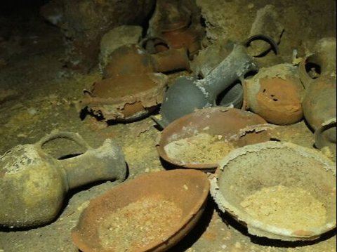 Closed for 3,300 Years, This Pharaoh Era Cave's Contents Are Shocking